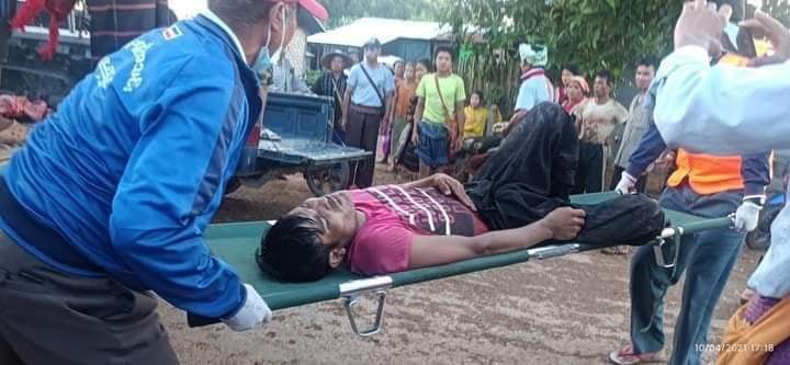 Four civilians were hurt in a clash Monday between the Shan State Progress Party and the Restoration Council of Shan State in Mong Kung (Mong Kai) Township, southern Shan State. Thousands have been displaced by clashes in the area. 
(Photo: TNP Mong Kung)
#WhatsHappeningInMyanmar