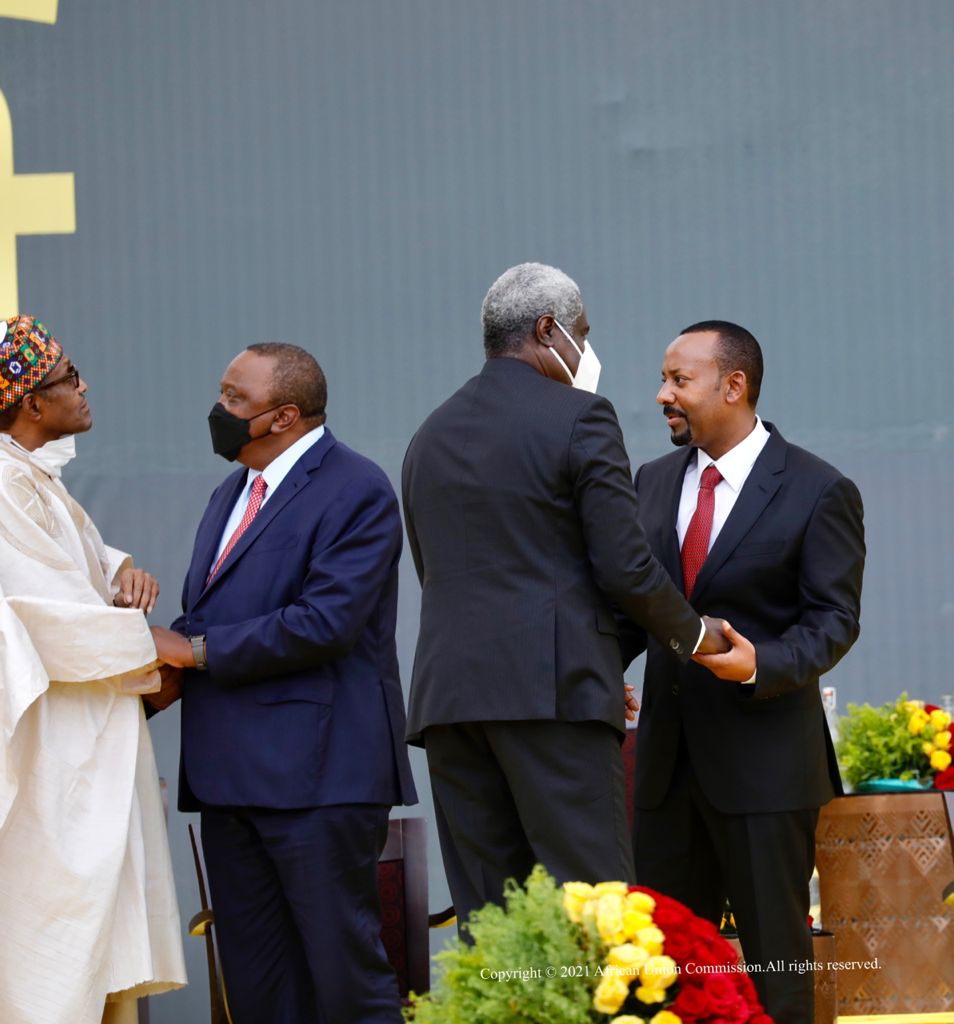 AUC_MoussaFaki's tweet image. I participated, alongside other African leaders, at the ceremony of the formation of the new Ethiopian  government at the invitation by H.E. @AbiyAhmedAli, Prime Minister of Federal Democratic Republic of Ethiopia, following his inauguration as PM.