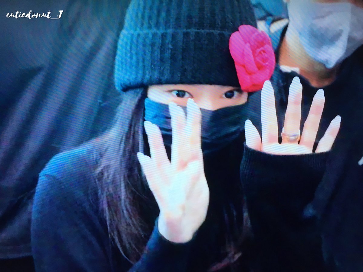 cutiedonut_JENNIE tweet media
