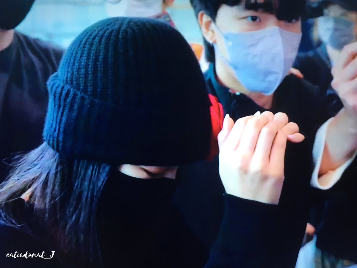 cutiedonut_JENNIE tweet media