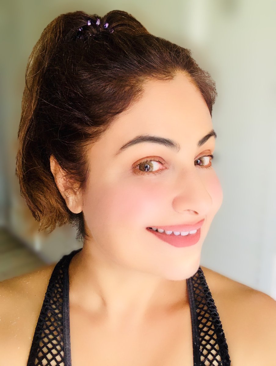 AyeshaJhulka's tweet photo. Train like a beast,look like a beauty! 
#workout #fitandfresh #mornings https://t.co/MHgt36Jpxl