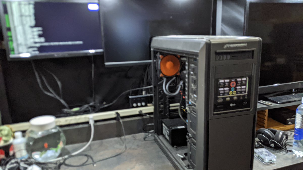 BungleItUp's tweet image. For everyone who thinks I&apos;ve forgotten about the #MinecraftServer I promised I was working on! The actual server is in one piece, and the #MinecraftModpack is being tested! Just needs a little more work and then #Minecraft is on!