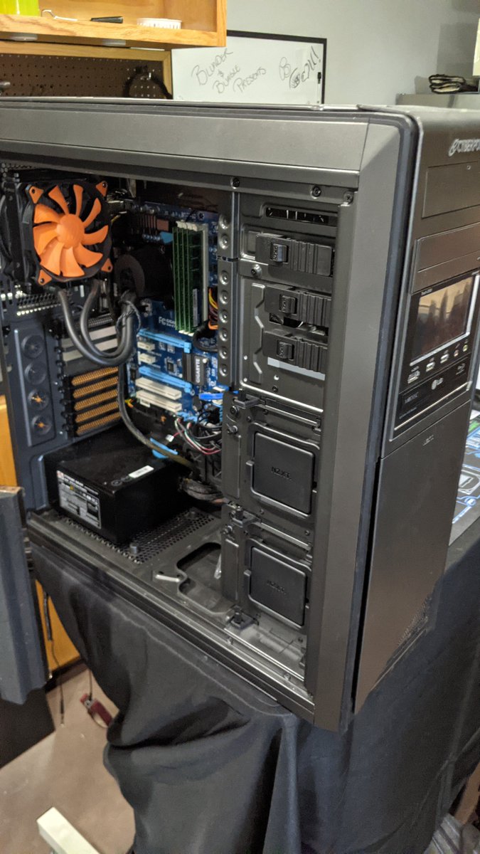 BungleItUp's tweet image. For everyone who thinks I&apos;ve forgotten about the #MinecraftServer I promised I was working on! The actual server is in one piece, and the #MinecraftModpack is being tested! Just needs a little more work and then #Minecraft is on!