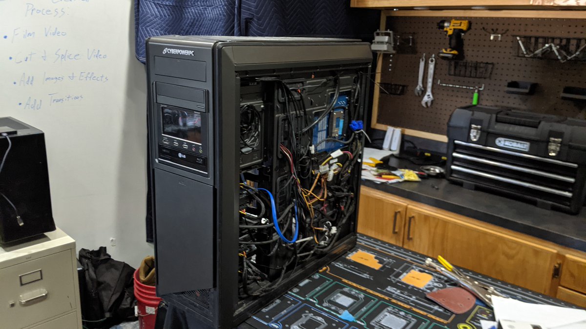 BungleItUp's tweet image. For everyone who thinks I&apos;ve forgotten about the #MinecraftServer I promised I was working on! The actual server is in one piece, and the #MinecraftModpack is being tested! Just needs a little more work and then #Minecraft is on!