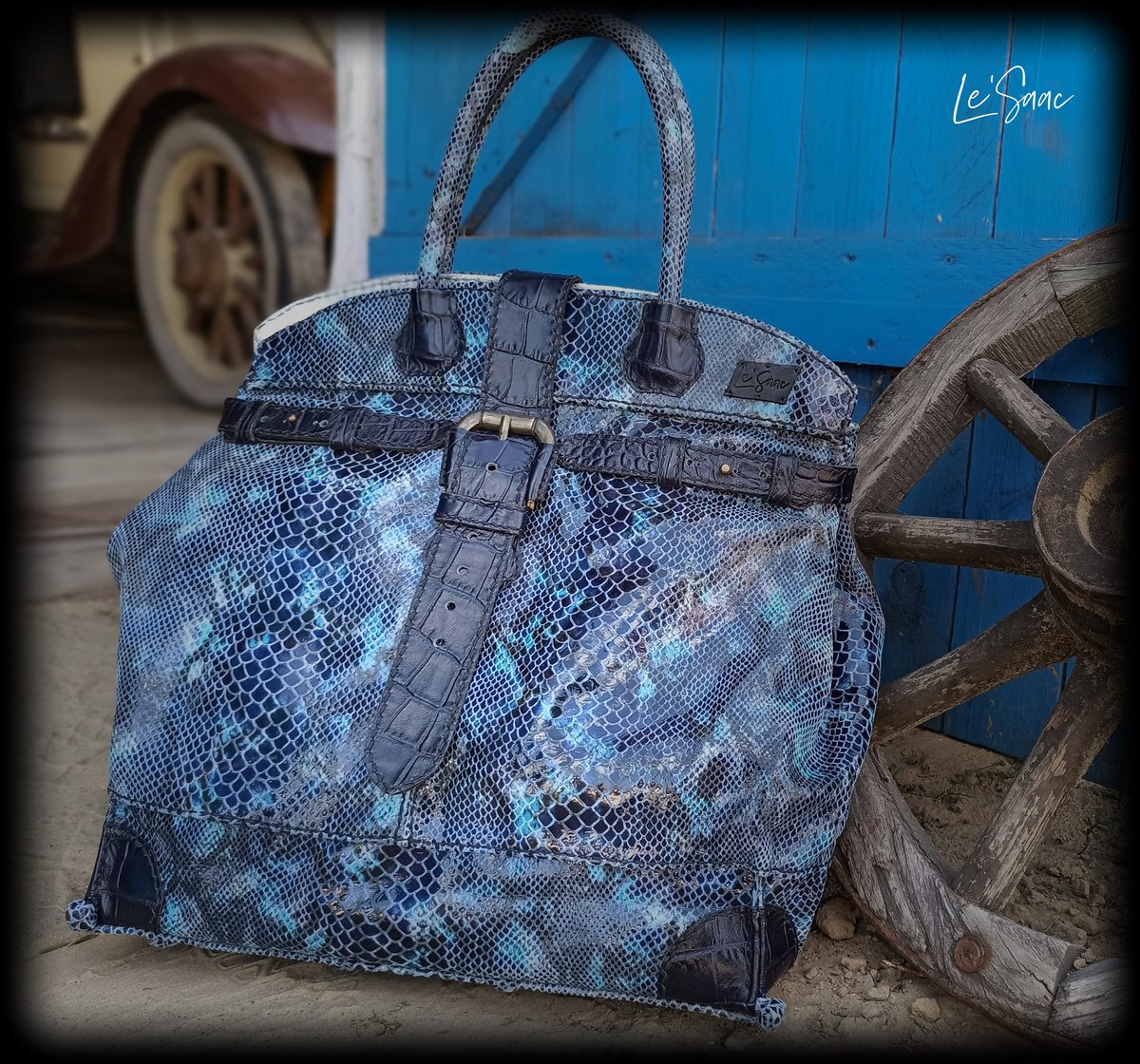 le_saac's tweet photo. 👜 Lady ᴛʀᴀᴠᴇʟ 👜
Handmade!!!🤘Leather
Unique👌
#leatherproducts #crafts #leathercraft #leather #bags #sac #handwork #handworkdesign #unique #aristocratbags #handmadecrafts #design #designerbags #bag #sacs @le_saac #fashionstyle #style #designerbag #travelbag #vintagebag https://t.co/7NKRyOs1LW