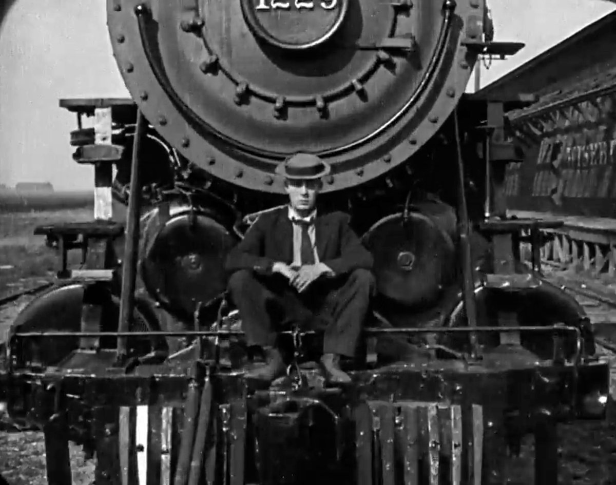 HLWDGoldenAge's tweet photo. Just a boy and his train(s) ❤️ #BusterKeaton #BustersBirthday https://t.co/Nnd5a46fDO