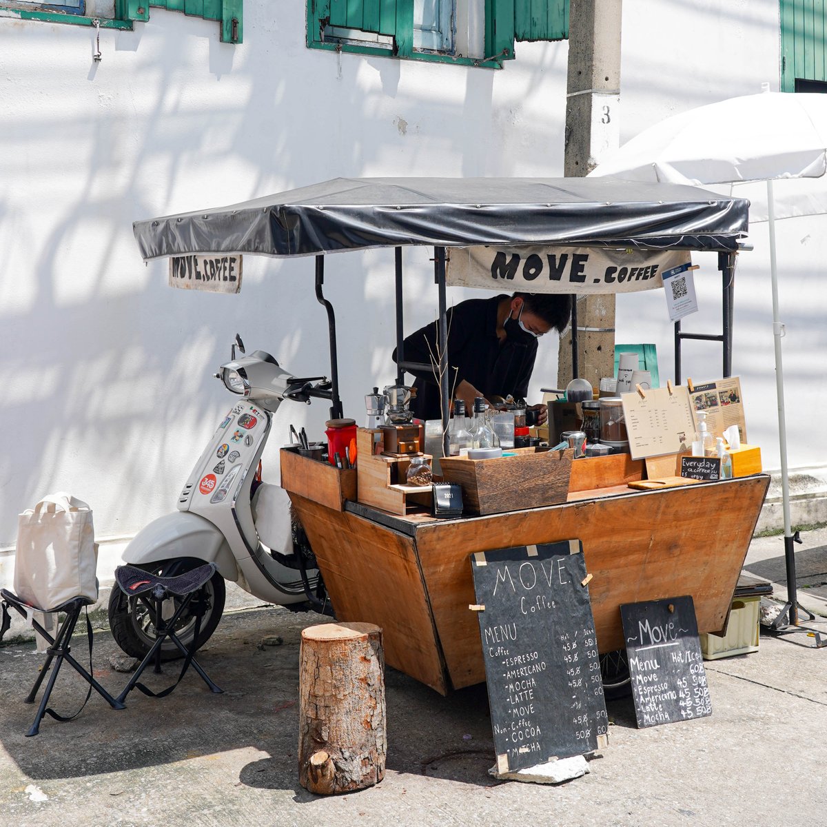 EatguideTh's tweet photo. Move Coffee คาเฟ่บนรถเวสป้าสุดแนว ตกแต่งร้านสไตล์รัสติกแบบคูลๆ กาแฟและเครื่องดื่มก็พิเศษมาก ตอนนี้ร้านจะประจำอยู่ที่ซอยข้างมหาวิทยาลัยศิลปากร ท่าพระจันทร์ อย่าลืมแวะไปลองกันนะ มีมุมที่นั่งเล็กๆในนั่งชิวด้วย ⌚️: 10.00 - 19.00 น. 📆 : หยุดทุกวันจันทร์ 
@aroii #อร่อยบอกต่อ #คาเฟ่ https://t.co/kIUvm9g66C