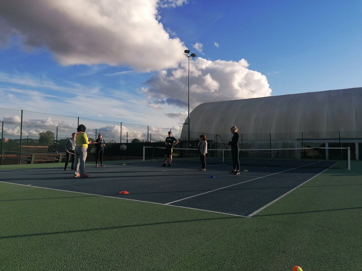 frederickieffer's tweet photo. Formation "partenariat sportif tennis", à Thierville. On profite encore un peu de belles soirées pour découvrir le module cycle 2! @DSDEN55 #usep55 #tennis55. https://t.co/kzt2up4JaI