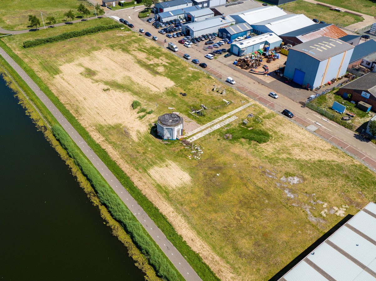 Kenniswerf (@kenniswerfzld) on Twitter photo De Kenniswerf is in ontwikkeling! <a href="/gem_vlissingen/">Gemeente Vlissingen</a> faciliteert aan de Edisonweg Noord ruimte voor 10 tot 15 woon-werkkavels. Deze week is aannemer Hoondert Groep gestart met het bouwrijp maken van het gebied.
kenniswerf.nl/nieuws/nieuwso… De Kenniswerf is in ontwikkeling! <a href="/gem_vlissingen/">Gemeente Vlissingen</a> faciliteert aan de Edisonweg Noord ruimte voor 10 tot 15 woon-werkkavels. Deze week is aannemer Hoondert Groep gestart met het bouwrijp maken van het gebied.
kenniswerf.nl/nieuws/nieuwso…