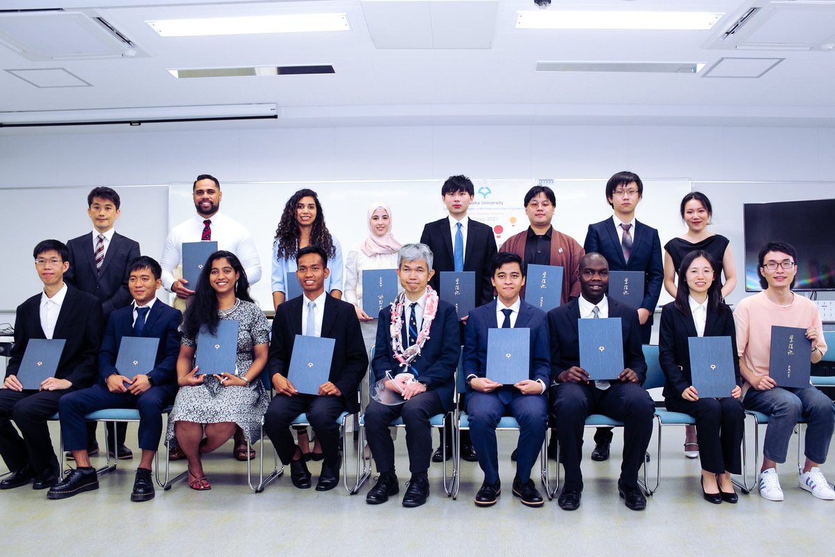 TongaEmbTokyo's tweet photo. トンガ王国大使館の Facebook ではこの度めでたく卒業を迎えた #トンガ 🇹🇴学生を紹介しています。

https://t.co/nEuJ41HHVF https://t.co/S5j40HfqjH