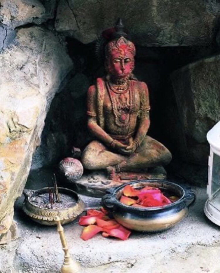 सब सुख लहै तुम्हारी सरना, 
तुम रक्षक काहू को डरना... #जयश्रीराम