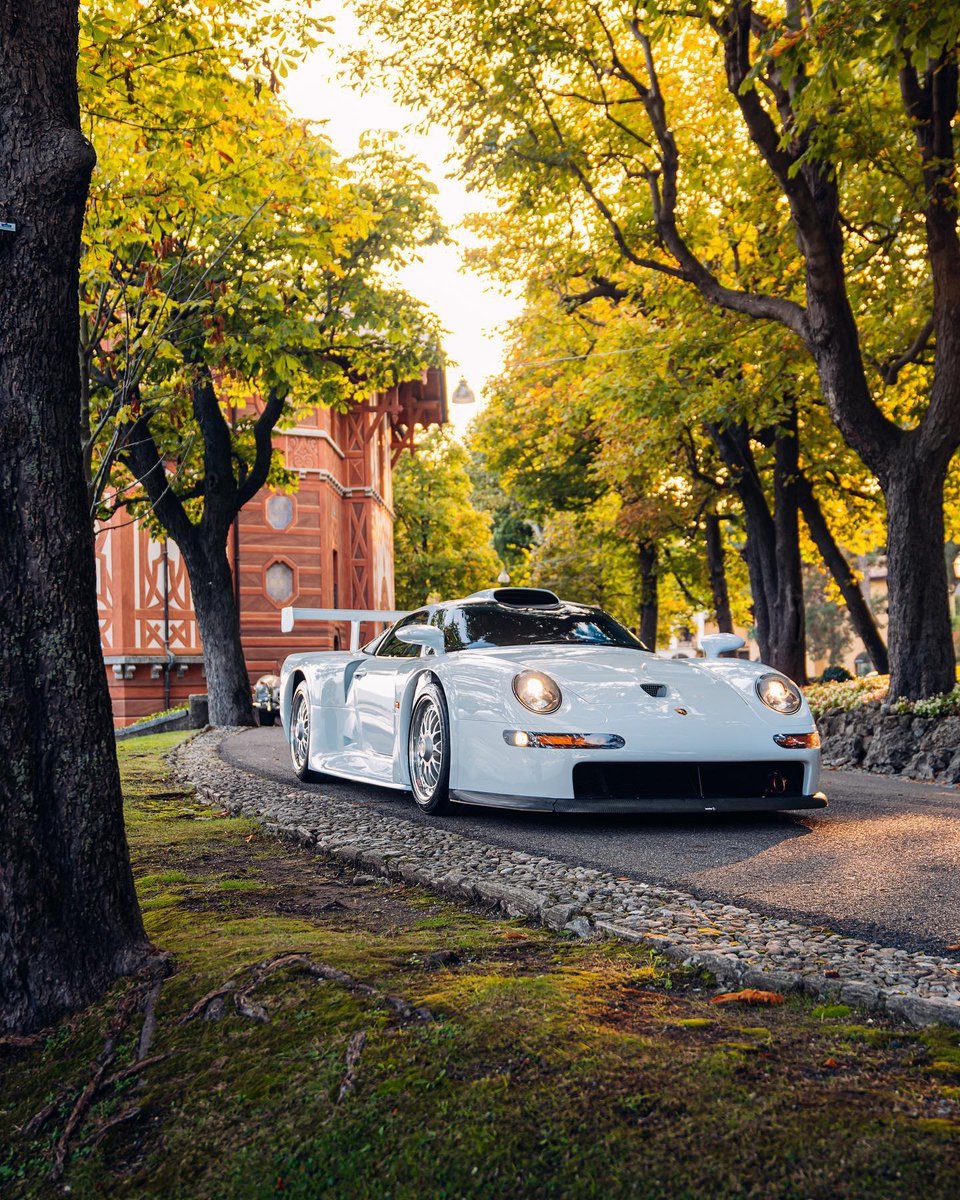 #Porsche911 GT1 Straßenversion
Alex Penfold