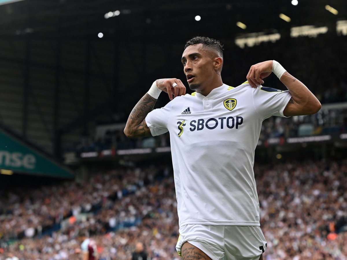 Leeds4Arab's tweet photo. منذ عام واحد اليوم ، وقعت ليدز مع رافينها✍

👤 38 ظهور
⚽ 9 أهداف
🅰 9 تمريرات حاسمة
⏱️ 165 دقيقة لكل G / A

 السحر البرازيلي.🇧🇷🪄 @LUFCMOTcom #LUFC https://t.co/bBbr6yqKHE