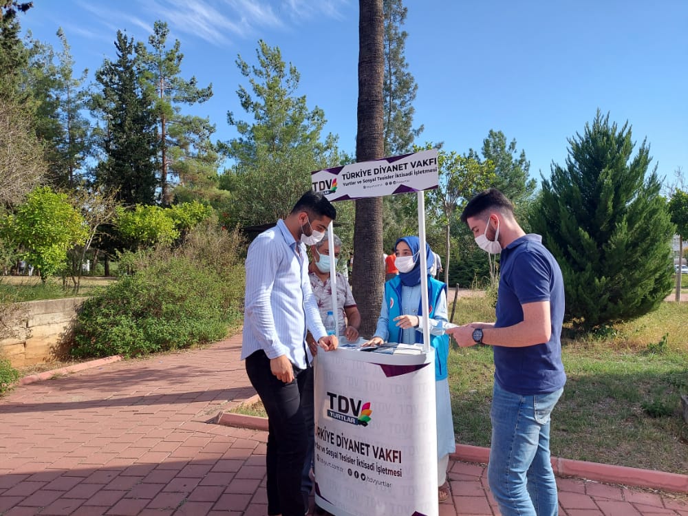 TDV Gençlik Kolları sorumlumuz Ahsen Kala ekibi ile birlikte Çukurova Üniversitesi öğrencilerine TDV Adana Kız  Yurdu tanıtımını gerçekleştirdi. 🌺