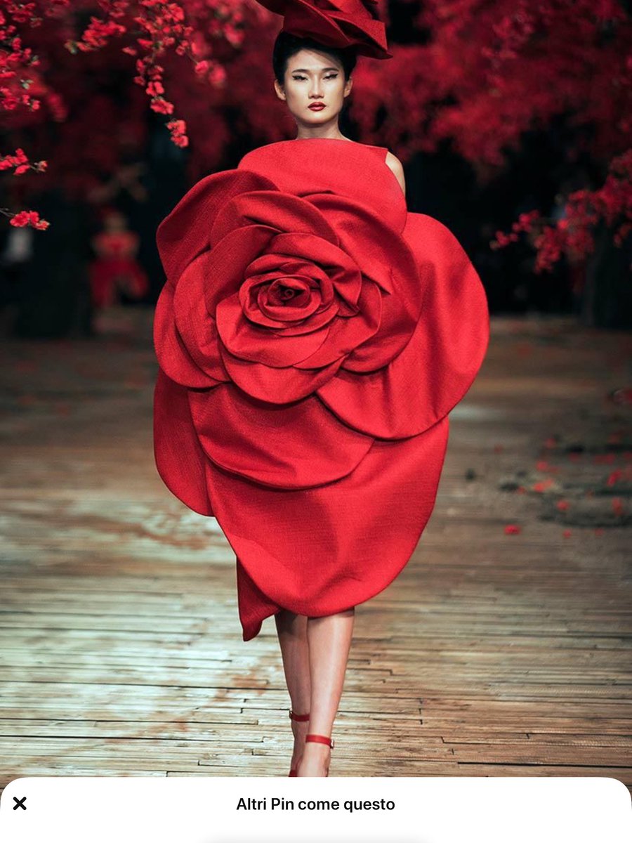 #5Ottobre #natioggi #MagdaSzabò”Di una persona a volte si sente,che fiore potrebbe essere.E lei non era sicuramente una rosa.la rosa non é un fiore innocente offre i suoi petali carminio in modo quasi impudico