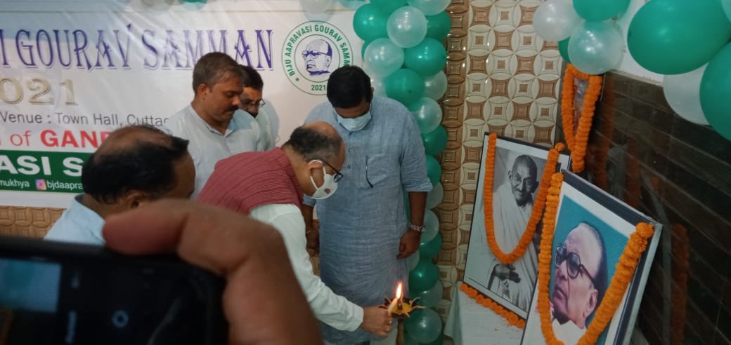 Amar4Odisha's tweet photo. Two days ago, I attended the Biju Apravasi Gourav Samman- 2021 Awards event of BJD Apravasi Sammukhya along with Hon’ble MP @SubashSinghBJD &amp; Cuttack Dist. President @debashish_mla. Felt so happy as I had created this in early 2019. Thank @singhnandlal for a splendid function. https://t.co/QrsViGeHme