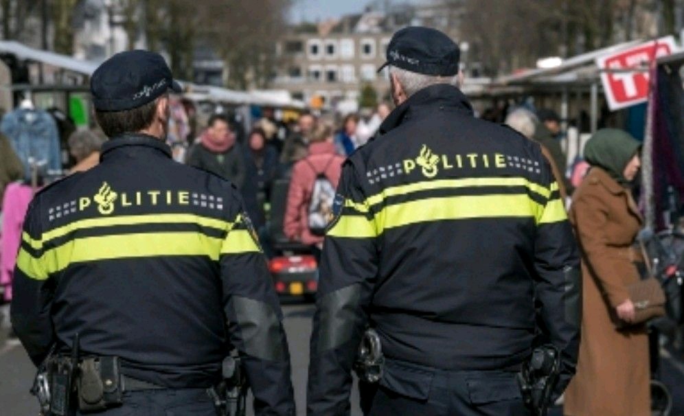 corpolitie's tweet photo. Het is vandaag #internationaldiversityday. De politie, maar ook andere instellingen dienen inclusief te zijn en open te staan voor de waarden uit art. 1 van de grondwet en voor de vrijheid van meningsuiting. Dit is de anker van onze samenleving en rechtstaat. https://t.co/FEA0CfpNdb