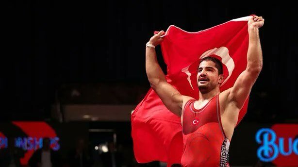 Şampiyon Taha Akgül,Dünya Güreş Şampiyonası’nda bronz madalya kazanarak dünya üçüncüsü oldu.  👏👏🇹🇷#worldchampionship #dünyaşampiyonası #wrestleoslo