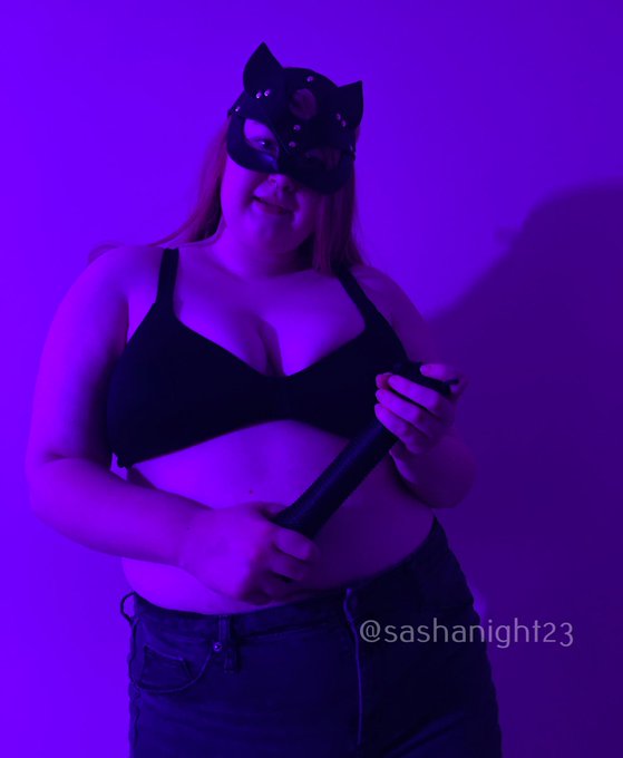 1 pic. Someone looks like they wanna be tied up and be my little pay piggy. 💸💰

#bbw #bondage #bdsm #catgirl