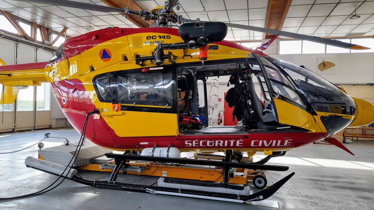 Les BPJEPS croisière de l'INB ont été accueillis hier matin à la base de la sécurité civile autour du célèbre 🚁 "Dragon 29" 
 #securitecivile #1passion1job #nautisme
Un grand merci à l'équipe de la sécurité civile pour sa disponibilité et ses qualités pédagogiques !