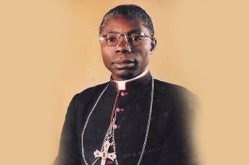 Jmbullz's tweet photo. Nos héros, que la République devrait inscrire dans l’histoire de la RDC. Mgr Emmanuel Kataliko, ancien archevêque de Beni-Butembo puis de Bukavu, décédé le 4 octobre 2000. Il est un des symboles de la résistance pacifique à l'occupation rwandaise, sous la rébellion du RCD-Goma. https://t.co/zXQBx33guL