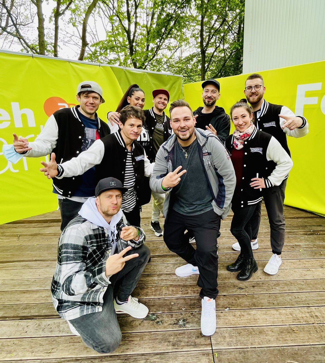 Am Sonntag ist es wieder soweit. Es heißt 12 Uhr <a href="/ZDF/">ZDF</a> einschalten!! Wir sind wieder einmal zu Hast im ZDF Fernsehgarten, diesmal live aus dem wunderschönen @lutherstadt Wittenberg. #darookiesshow #darookies