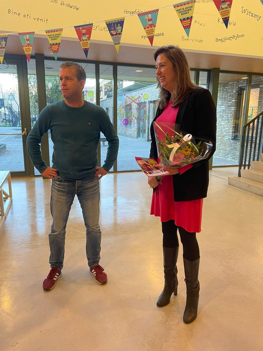 Dag van de leraar! Niet zomaar een dag, want onze leraren en ander onderwijspersoneel kunnen niet genoeg waardering krijgen. Daarom bracht ik vanochtend bloemen aan al het personeel van de Lukasschool. En is er taart onderweg naar alle andere scholen in de stad #dagvandeleraar