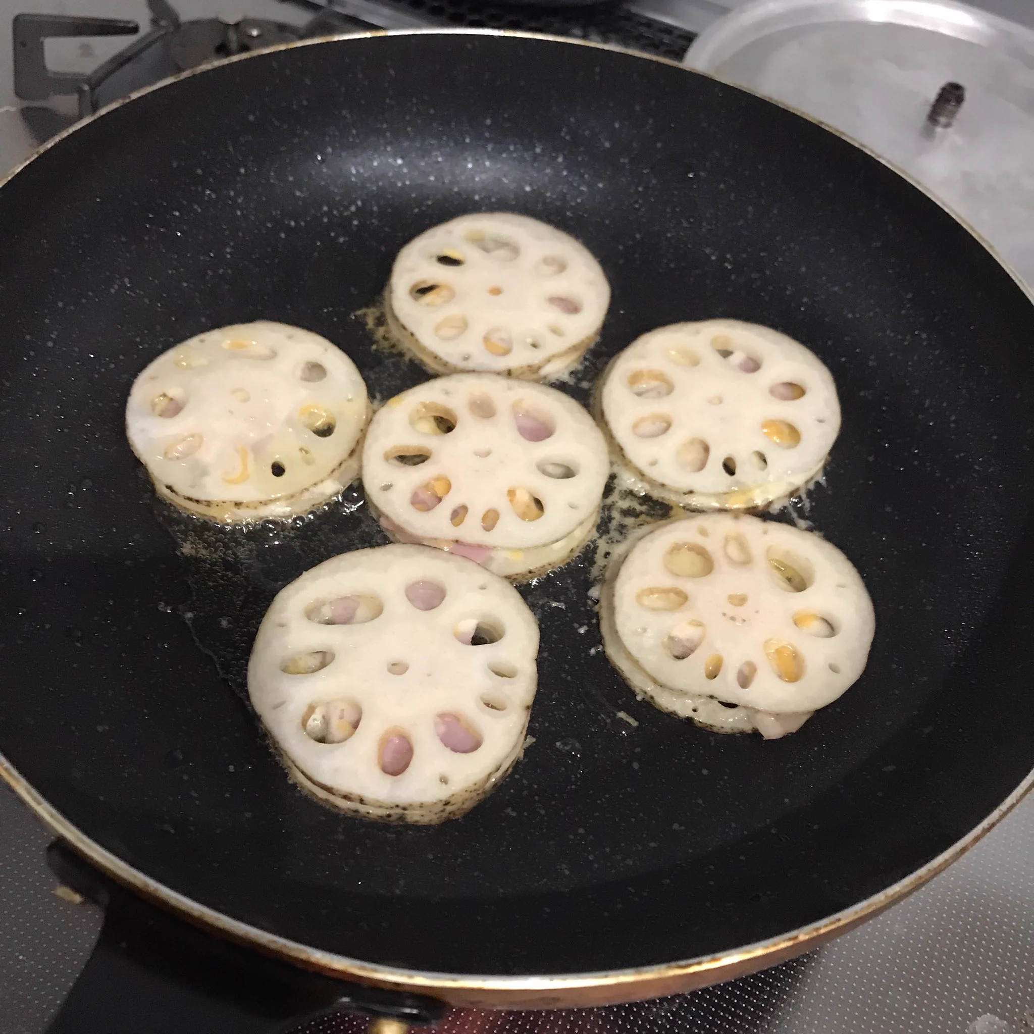 必要な材料はたった3つ！切って挟んで焼けば完成の、簡単でとっても美味しそうな料理のレシピ！