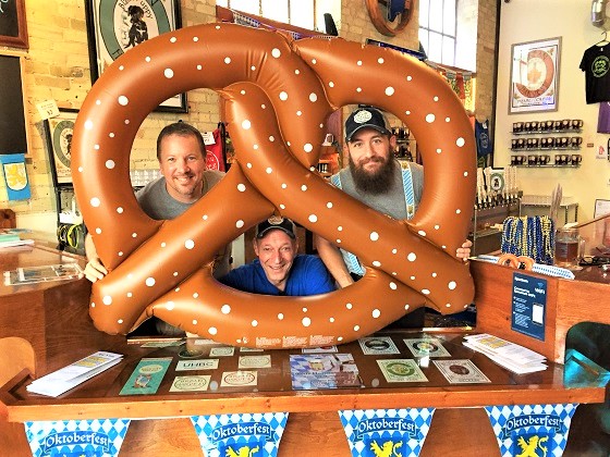 Signs.com tweet media