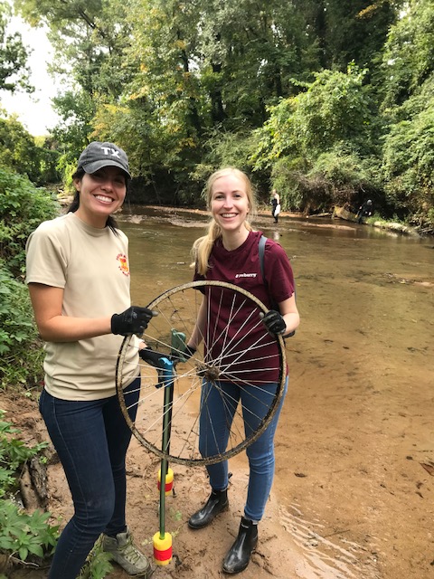 gafloods's tweet photo. This past weekend, GAFM joined @CRKeeper for a stream cleanup along South Fork Peachtree Creek in Atlanta.  It was was a great day of watershed stewardship and perfect fall weather! #floodplains #volunteer #GAFM #Atlanta #Georgia https://t.co/Wr8DGWvdjC
