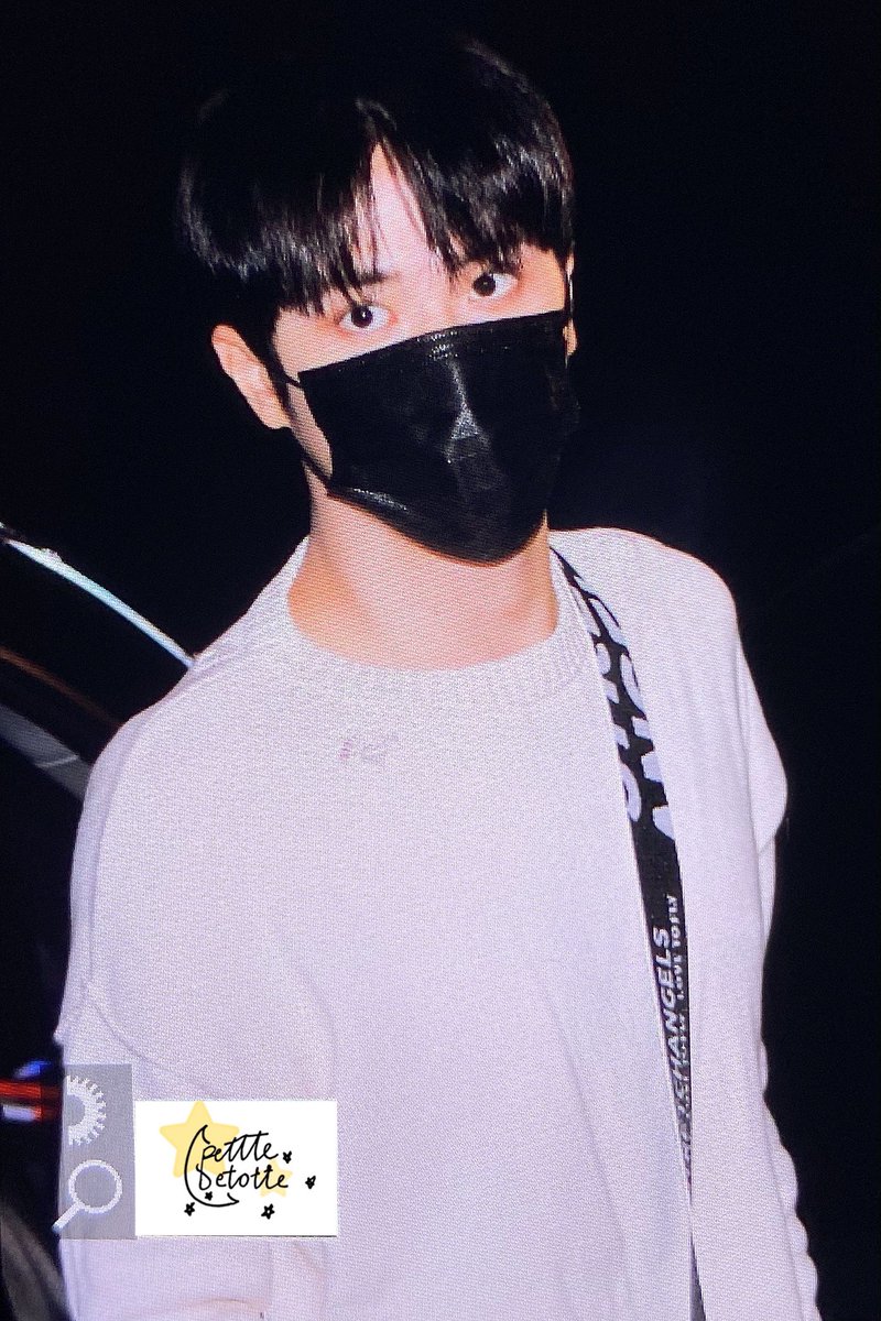PETITEETOILE703's tweet photo. 211005 출근
나두 쿠키 안고 싶단말이양🥺

#잘했동한 #김동한 #동한 
#위아이 #WEi #KIMDONGHAN https://t.co/qHsju3zXEk