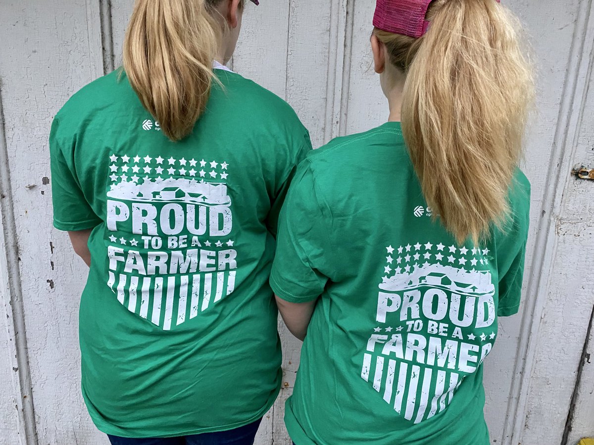 The Fitz girls are ready for twin day at school! #pioneerseeds