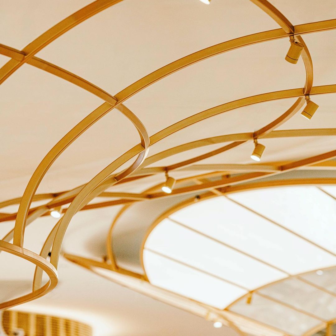 Une architecture à la fois historique et contemporaine

Quel honneur de concevoir le floor beauté de la Samaritaine. 3000 m2 de d'espace beauté, le plus grand de France. (Repost)
#lasamaritaine #paris #lvmh #retail #retaildesign #malherbeparis  #storedesign 📸 @matthieusalvaing