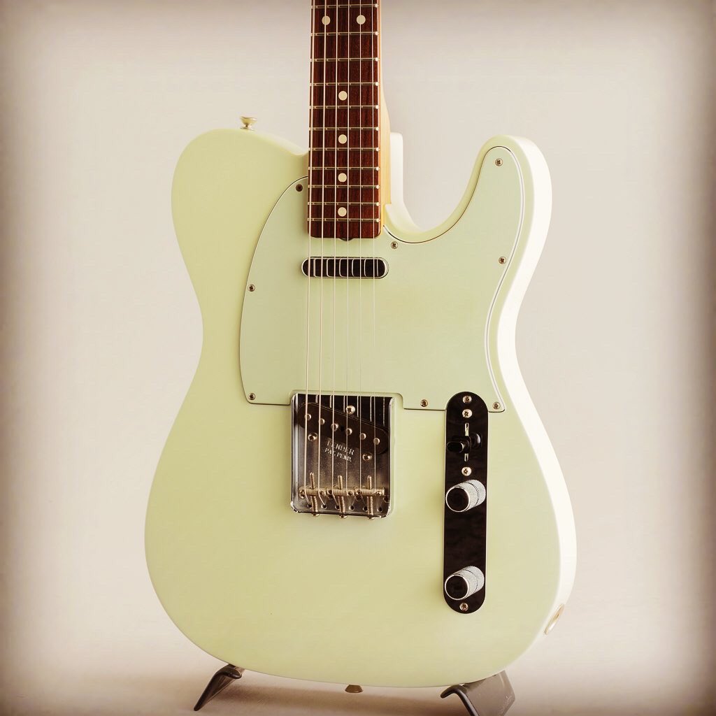 mikiame's tweet photo. Fender最上級カスタムショップのマスタービルダー、ステファン・スターン製作の60’Sテリー!
FENDER C/S
MBS ’60 Telecaster NOS Olympic White Built by Stephen Stern 2012
https://t.co/R8GBPDAxPl
#fender #fendercustomshop #telecaster #fendertelecaster #StephenStern #MasterBuilder https://t.co/3z93VpTx32