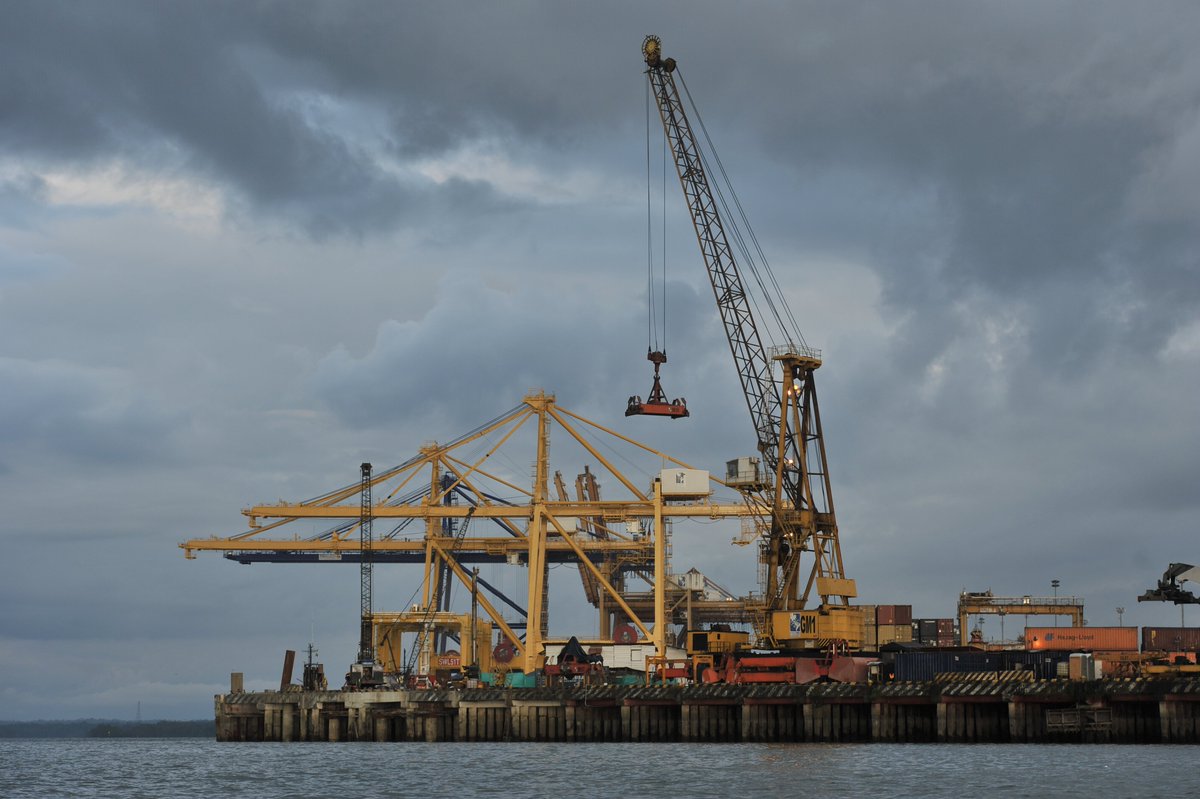 ConnectasOrg's tweet photo. Álvaro José Lloreda, que estuvo prófugo en el exterior por nueve años escapando de su condena por el caso de #Foncolpuertos, aparece en #PandoraPapers vinculado con dos sociedades offshore. En 2019 intentó borrar su nombre de una de estas.  
👉https://t.co/4X5Sp5O84U https://t.co/PiVb6W1JC6