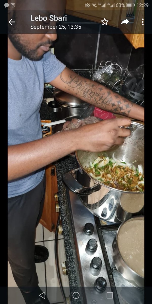 ranner_austin's tweet photo. 4) Add 6 table spoons of cooking oil to the pot, your chopped veggies and 2 table spoons of cooking oil, let fry for 5 minutes,
5) add 1/4 cup of the broth to caramelize the veggies and let boil for 2 minutes. 
6) add all supporting ingredients, allow to simmer at low heat. https://t.co/udoZBgtt3P
