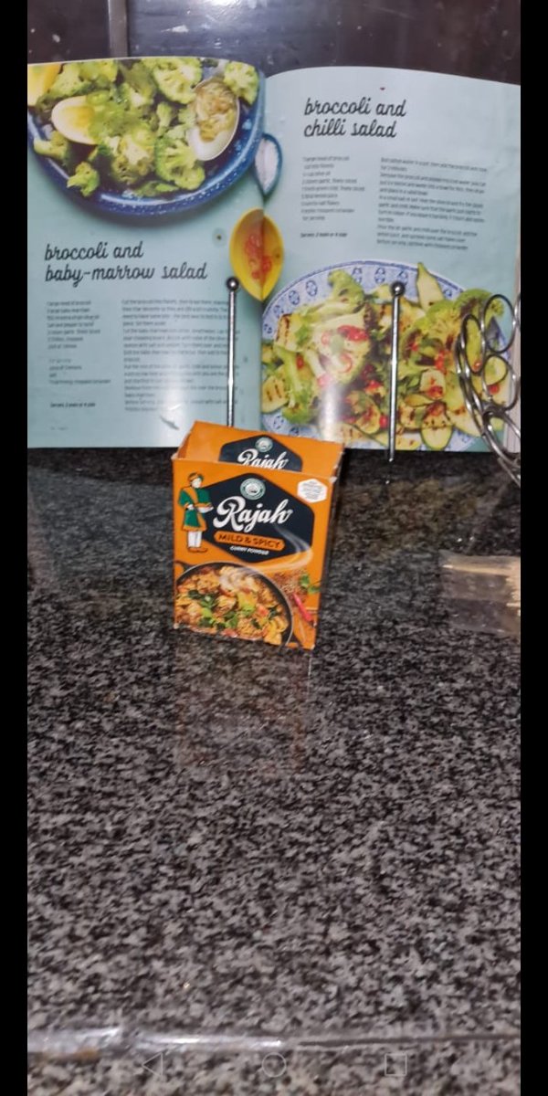 ranner_austin's tweet photo. 4) Add 6 table spoons of cooking oil to the pot, your chopped veggies and 2 table spoons of cooking oil, let fry for 5 minutes,
5) add 1/4 cup of the broth to caramelize the veggies and let boil for 2 minutes. 
6) add all supporting ingredients, allow to simmer at low heat. https://t.co/udoZBgtt3P