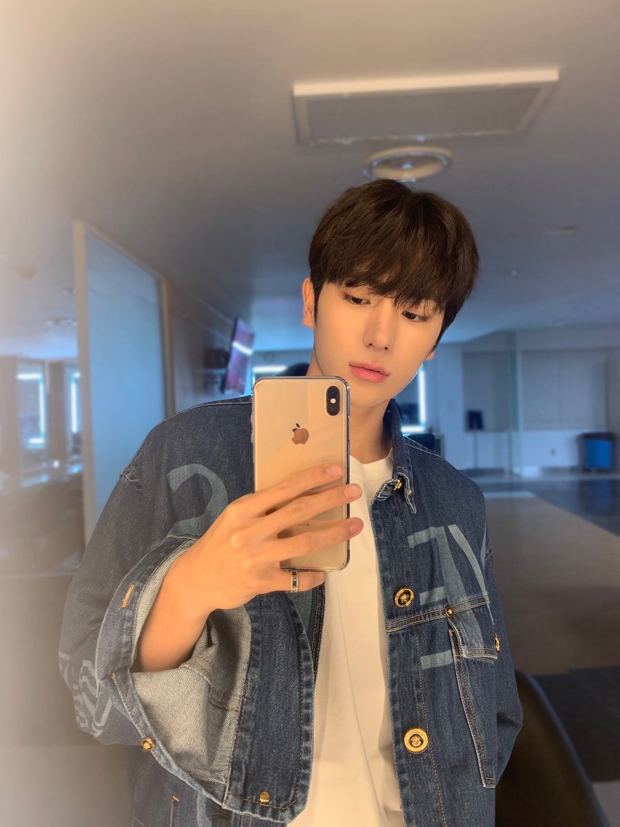 거울샷 천재가 되어버려서 조금 서운해