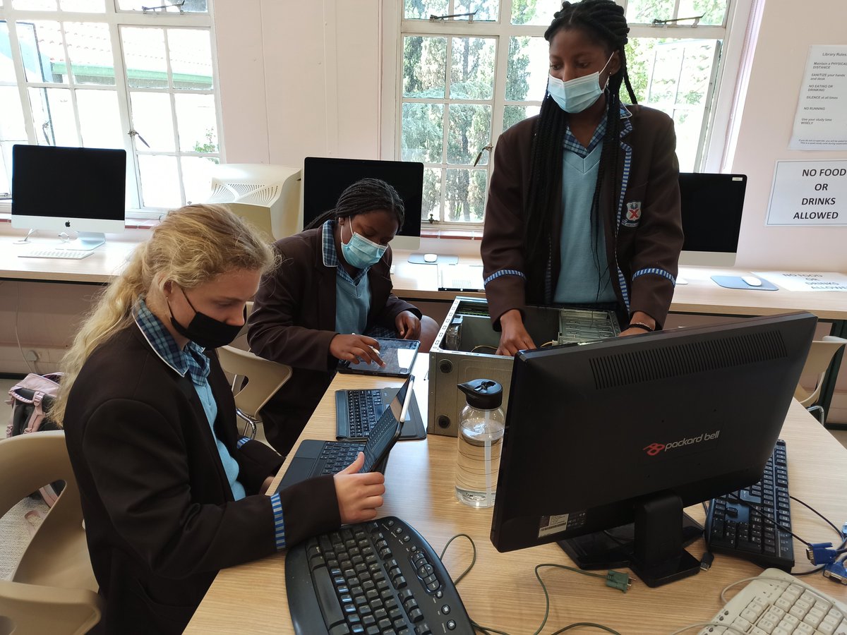 StAndrewsZA's tweet image. Our Grade 10, 11 and 12 CAT students enjoyed exploring the inner components of old computers to see what’s inside! #computerapplicationstechnology