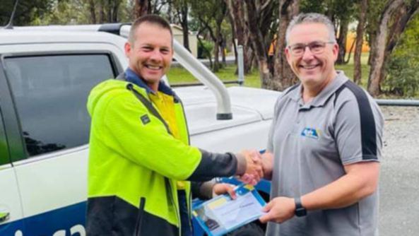 perthnow's tweet photo. Ben Cousins has been awarded the ‘employee of the month’ at a Perth construction company — in another positive sign the former West Coast Eagle has turned his life around. https://t.co/hv96orSdDj https://t.co/d2J7C9GbiG