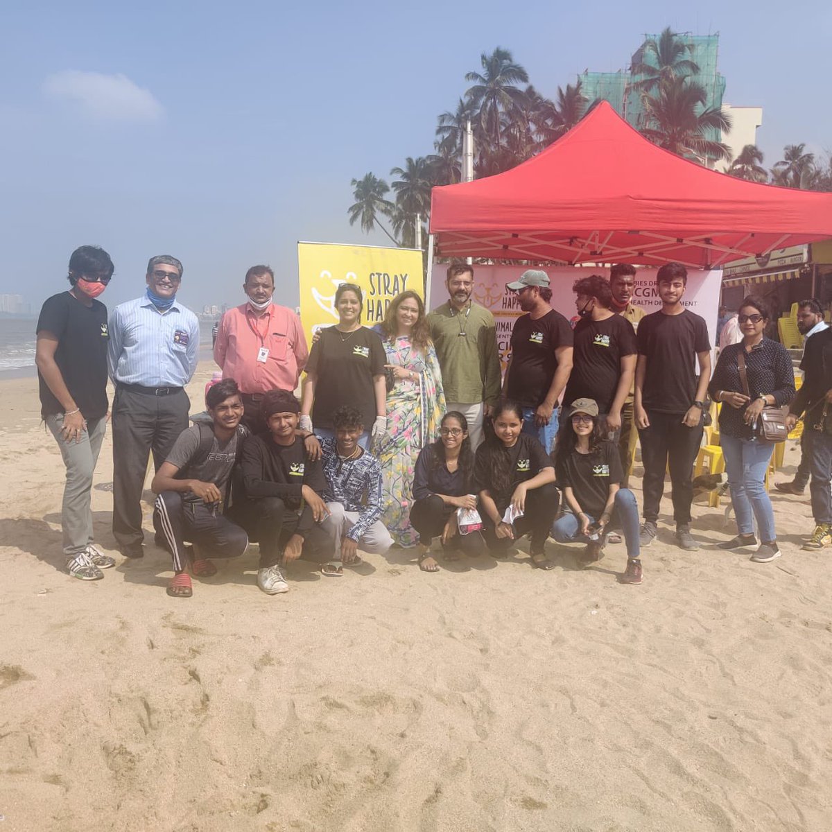 rohitkhilnani's tweet photo. This is amazing work @JvaJuhu @nidhic74
98 dogs and 25 cats were given 9 in 1 anti-rabies vaccination shots, deworming tablets, spot on for ticks & fleas, nails cutting along with putting a collar on in Juhu and areas around.
#animallover https://t.co/shAk1lPUJw