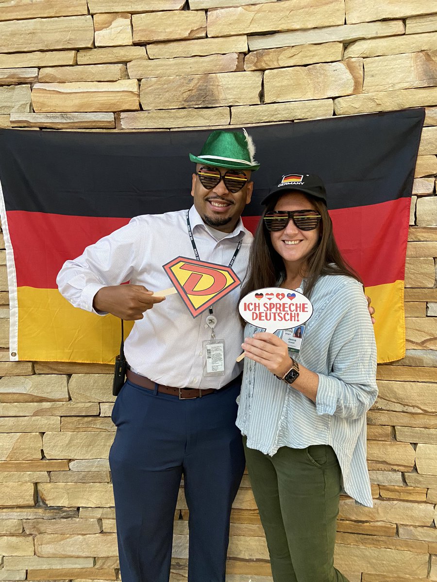 FrauConnelly's tweet photo. Happy German Day @RBHSGators #teachgerman #celebrateRB22 @JacobSmith61 @TheJennaCHowell @TerrenceLHarris @LOWLT @LexingtonOne https://t.co/VNEu1WFHO6