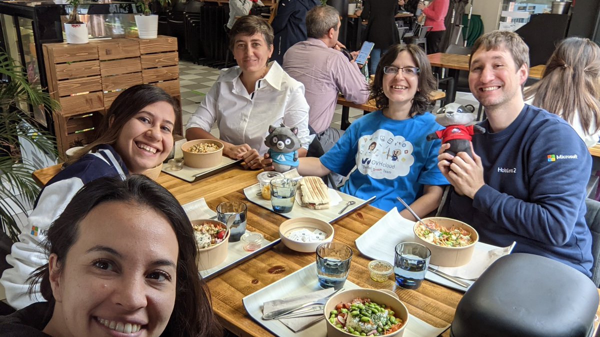 We arrived at Toulouse for the now legendary lunch with the local community leads <a href="/aurelievache/">Aurélie Vache 🥑🐳🦸‍♀️✏️</a> and <a href="/samiadrappeau/">Samia Drappeau PhD</a> <a href="/tlse_dasci/">Toulouse Data Science</a>! #MSDevRoadshow #BitOnTour