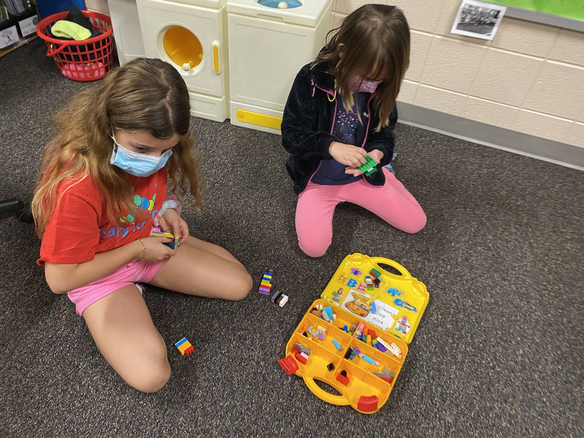TFreymuth183's tweet photo. Buddy classrooms this AM was so fun! I loved sharing our mission statement with each other! #allinoxbow https://t.co/9nti66e1F0