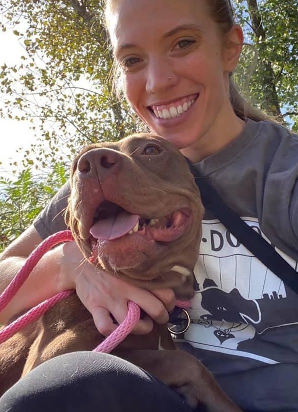 CityDogsCLE's tweet image. #TongueOutTuesday Angie is one sweet, happy, friendly girl who absolutely loves being with people! She likes sniffing &amp;amp; exploring on walks and is good on leash.Angie knows sit and paw and is gentle with treats. tinyurl.com/meetacitydog #adopt #citydog