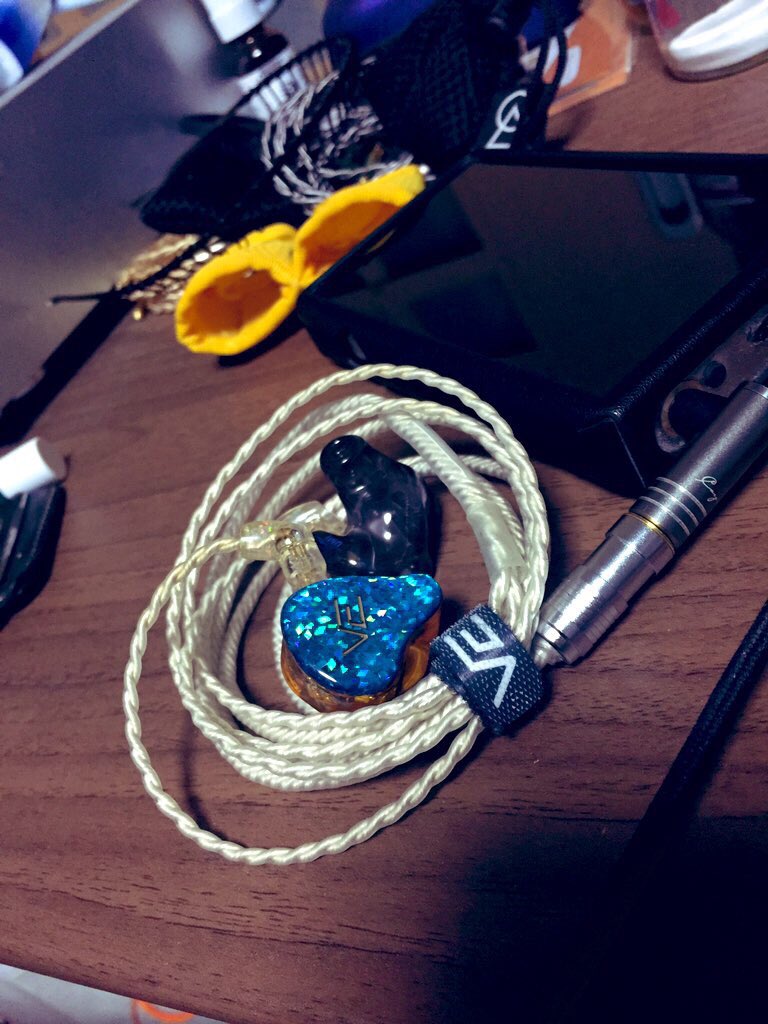 GBA_T2's tweet photo. 今日は話題に上がっていたVE6でポタオデタイム
この存在感があるのにモタつかず深くスピード感のある爆速レスポンスな低域が堪らない😎
#VisionEars #M11proSS #Wagnus https://t.co/TkKAo8az7A