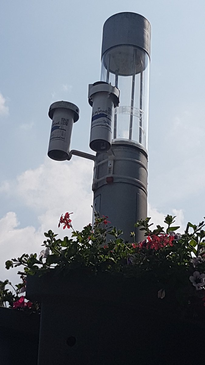 Meetjestadters opgelet:
Zaterdag 9 oktober is er van 12:00 tot 17:00 reparatiedag in de Binnentuin van de War. Kom je stukke kastje brengen, maar probeer eerst zelf even of het met nieuwe batterijen al weer werkt.