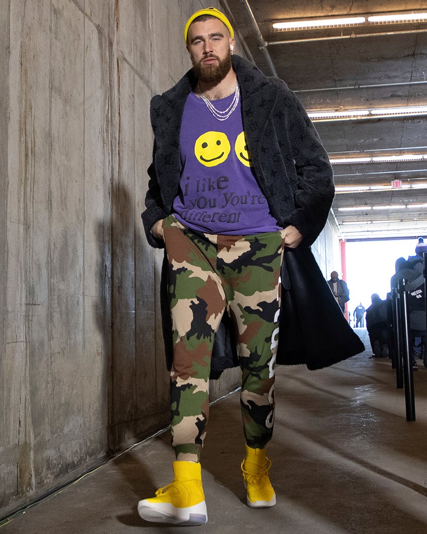 NFL's tweet photo. .@tkelce ALWAYS brings the drip 💧

Happy birthday to one of the best TEs this game has ever seen. 🙌🎂 #ChiefsKingdom https://t.co/UaKGysxbDX