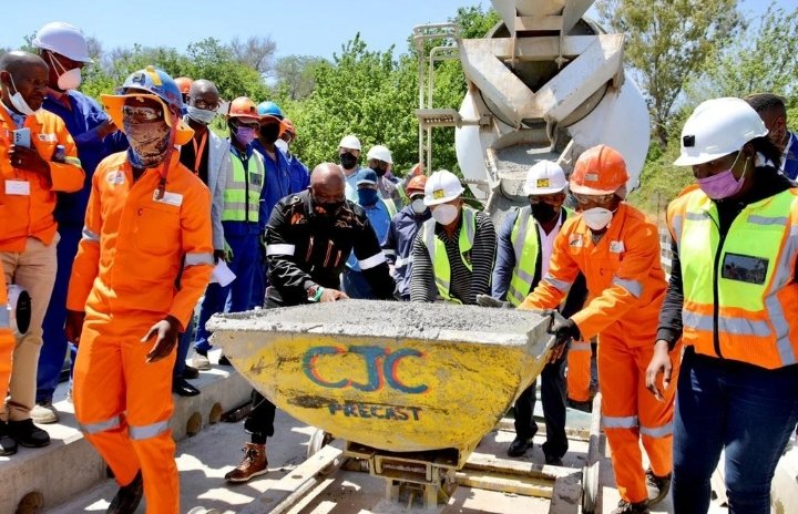 Dotransport's tweet photo. OCTOBER TRANSPORT MONTH: Fixing Transport to Build Better Communities 

I have no doubt that these projects will make a telling difference to the lives and livelihoods of the people of the North-West through their job creation. 

#ShambaSonke 
#OTMSA2021 https://t.co/6BD92K3Qn6