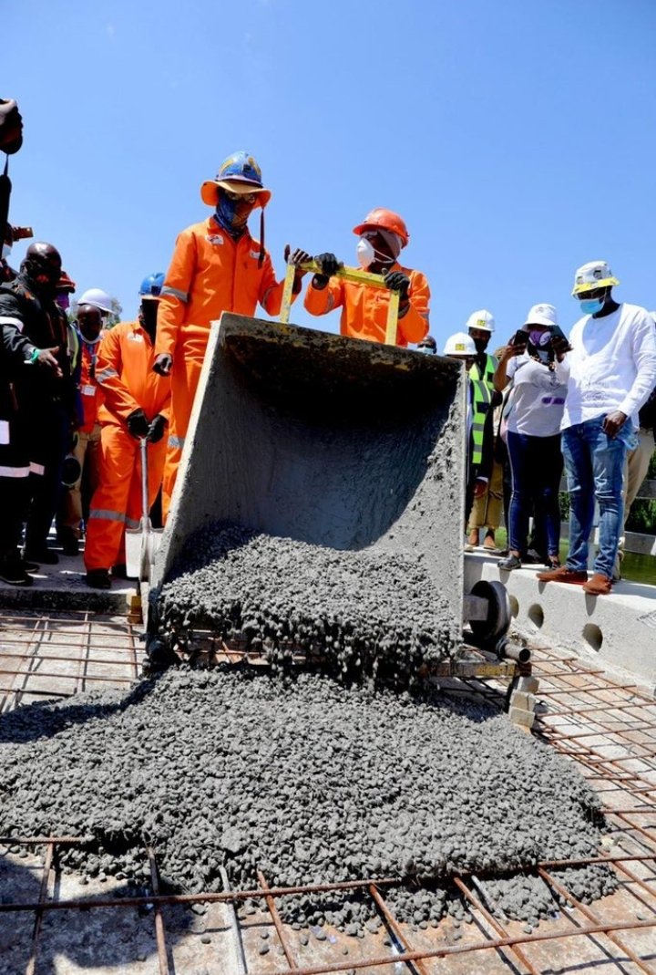 Dotransport's tweet photo. OCTOBER TRANSPORT MONTH: Fixing Transport to Build Better Communities 

I have no doubt that these projects will make a telling difference to the lives and livelihoods of the people of the North-West through their job creation. 

#ShambaSonke 
#OTMSA2021 https://t.co/6BD92K3Qn6